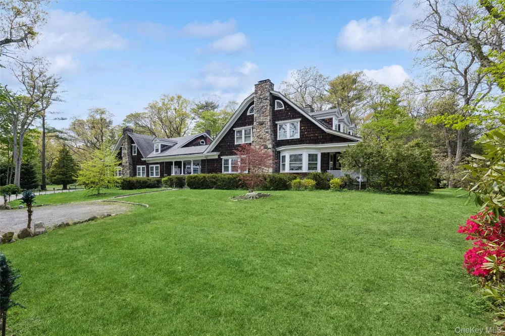 208A Wheatley Road Old Westbury, NY 11568
