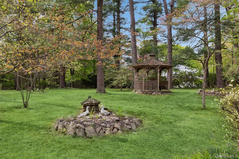 208A Wheatley Road Old Westbury, NY 11568