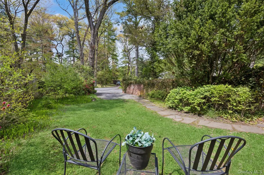 208A Wheatley Road Old Westbury, NY 11568