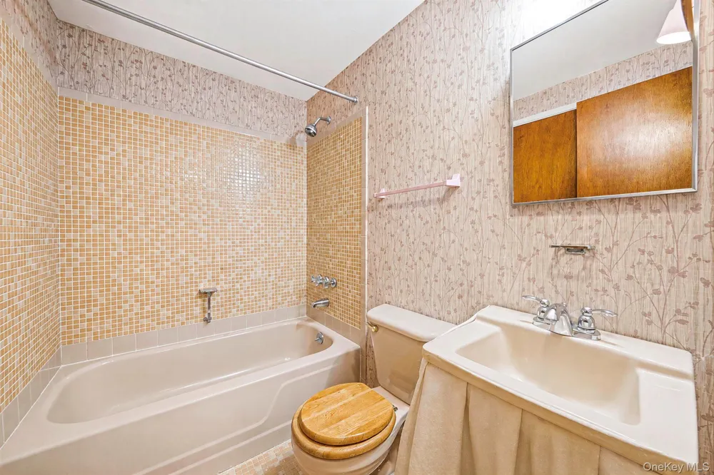 1050 Sipp Avenue Medford, NY 11763