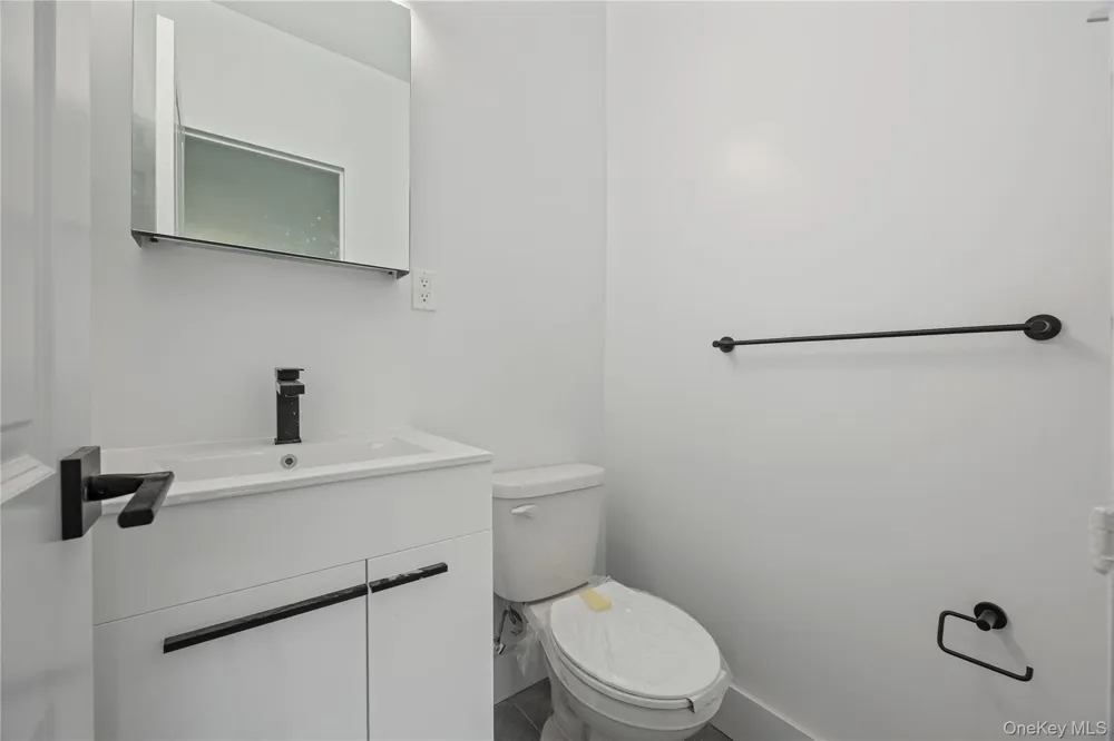 1050 Vermont Street #4B Brooklyn, NY 11207
