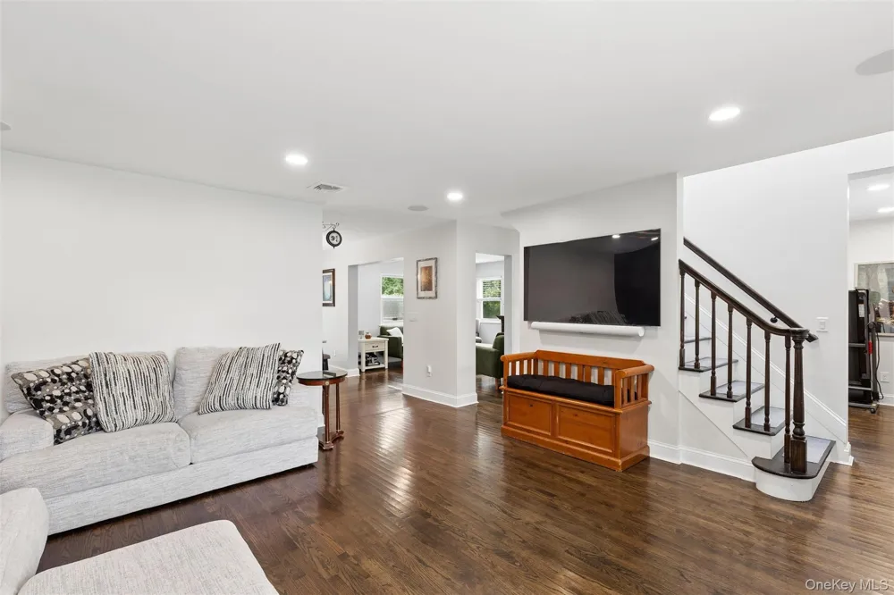25 Ocean Avenue Center Moriches, NY 11934