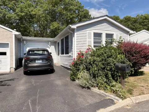205 Village Circle W