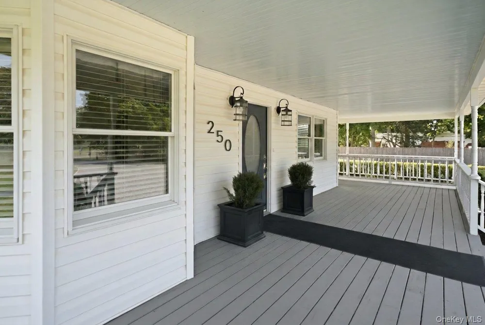 250 Montauk Highway East Moriches, NY 11940