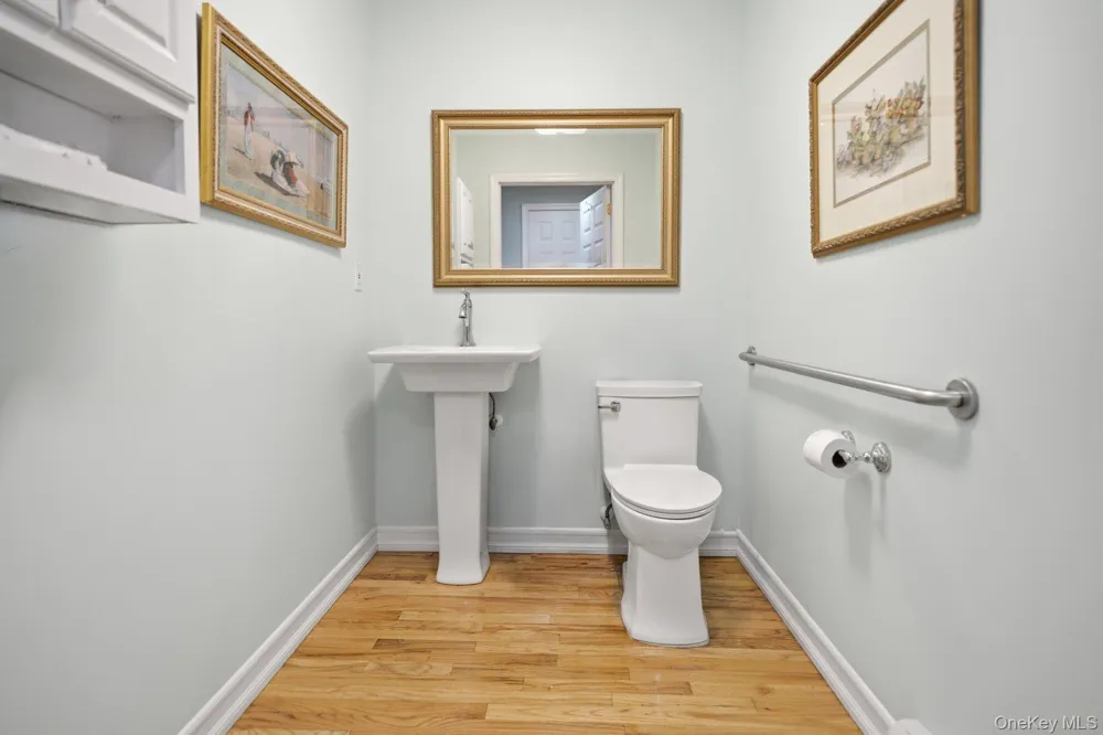 250 Montauk Highway East Moriches, NY 11940
