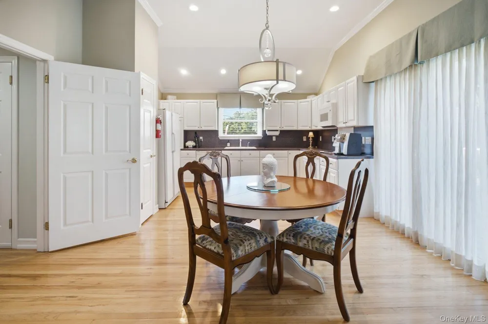 250 Montauk Highway East Moriches, NY 11940