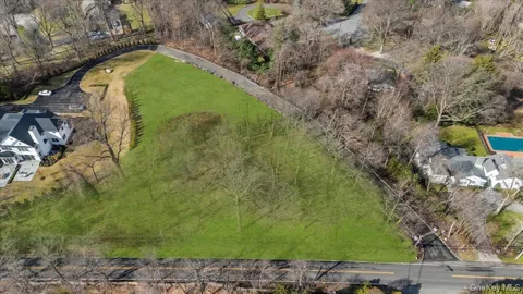 36 Cow Neck Road