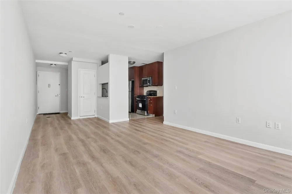 33-30 61st Street #105 Woodside, NY 11377