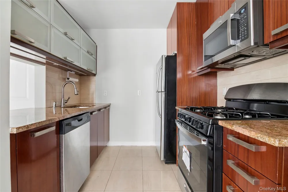 33-30 61st Street #105 Woodside, NY 11377