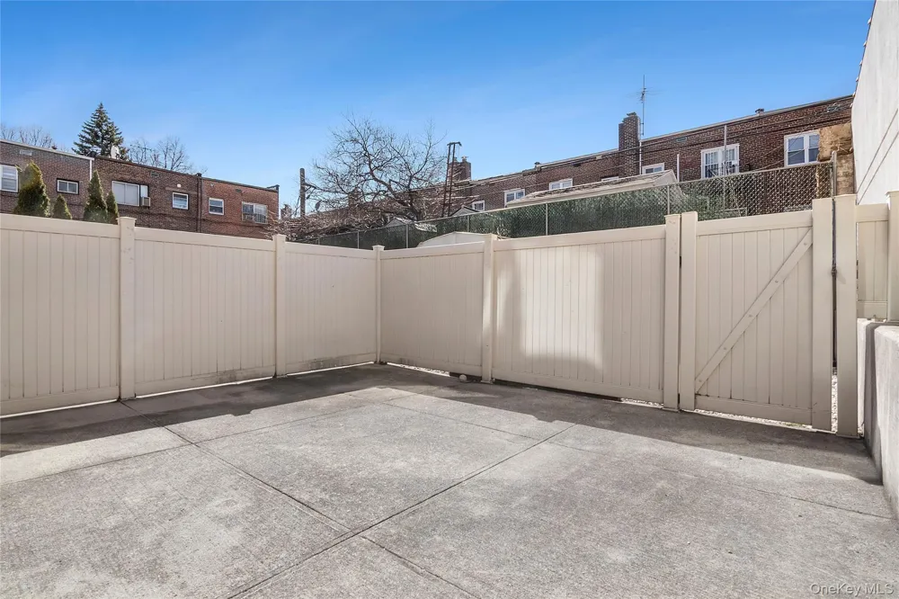 33-30 61st Street #105 Woodside, NY 11377