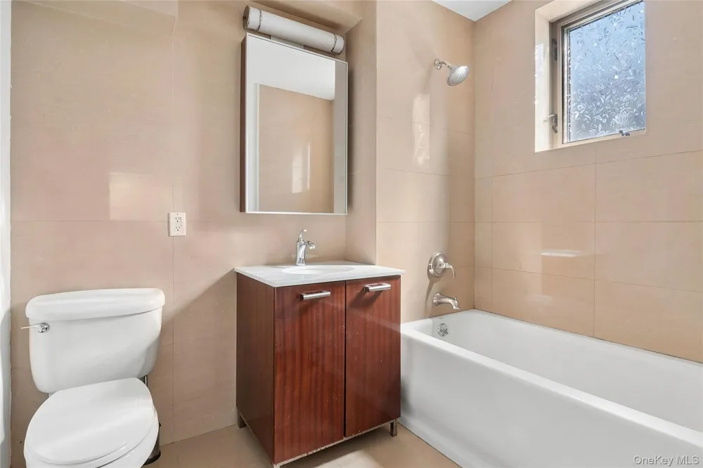 33-30 61st Street #105 Woodside, NY 11377