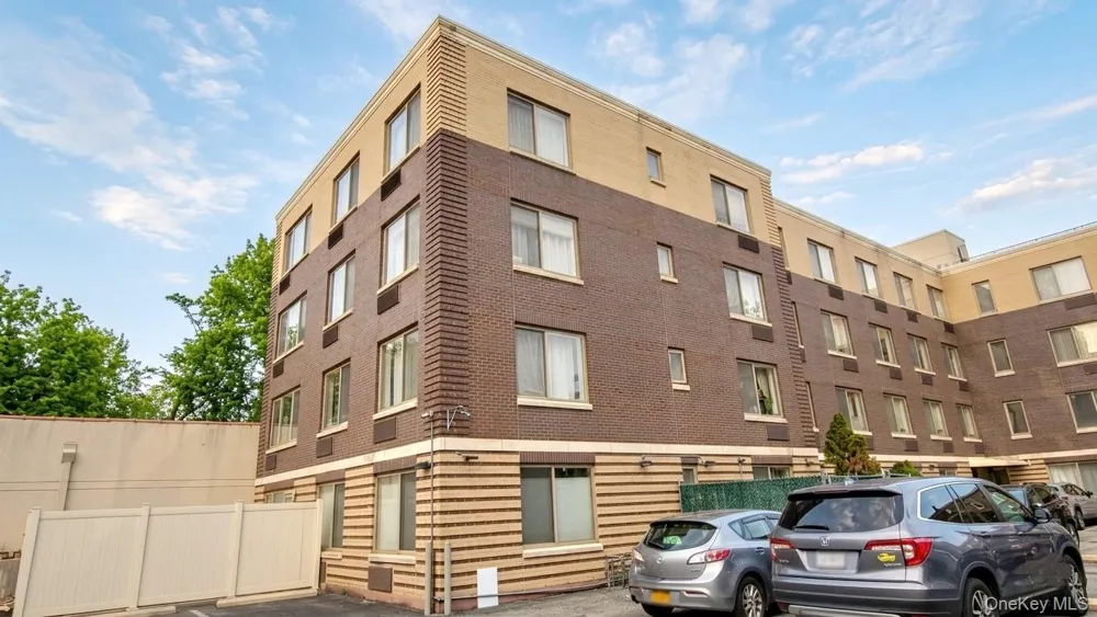 33-30 61st Street #105 Woodside, NY 11377