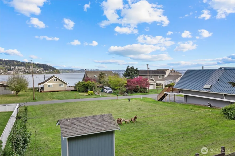 3697 Driftwood Drive Clinton, WA 98236