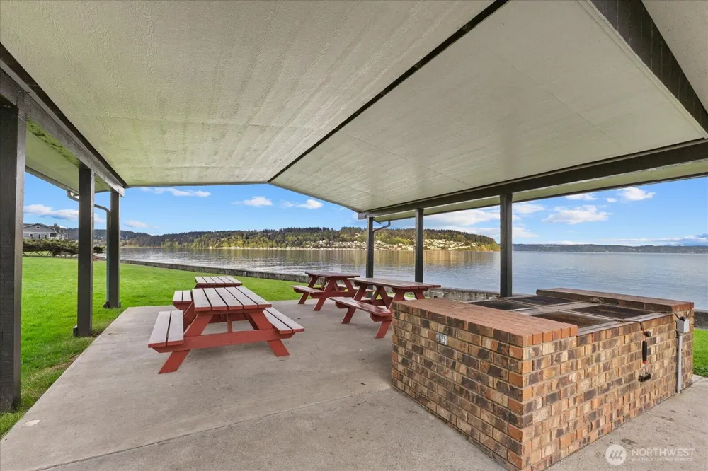 3697 Driftwood Drive Clinton, WA 98236