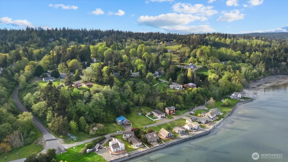 3697 Driftwood Drive Clinton, WA 98236
