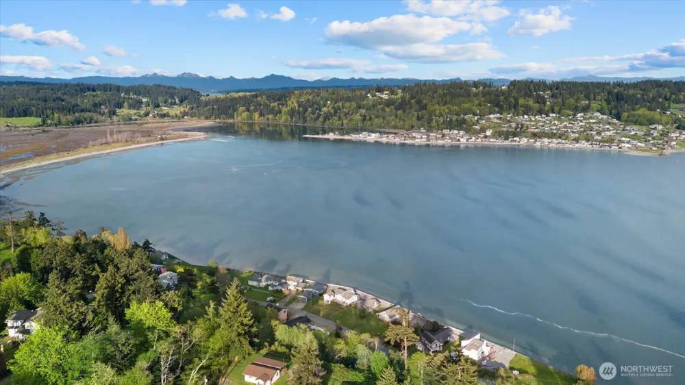 3697 Driftwood Drive Clinton, WA 98236