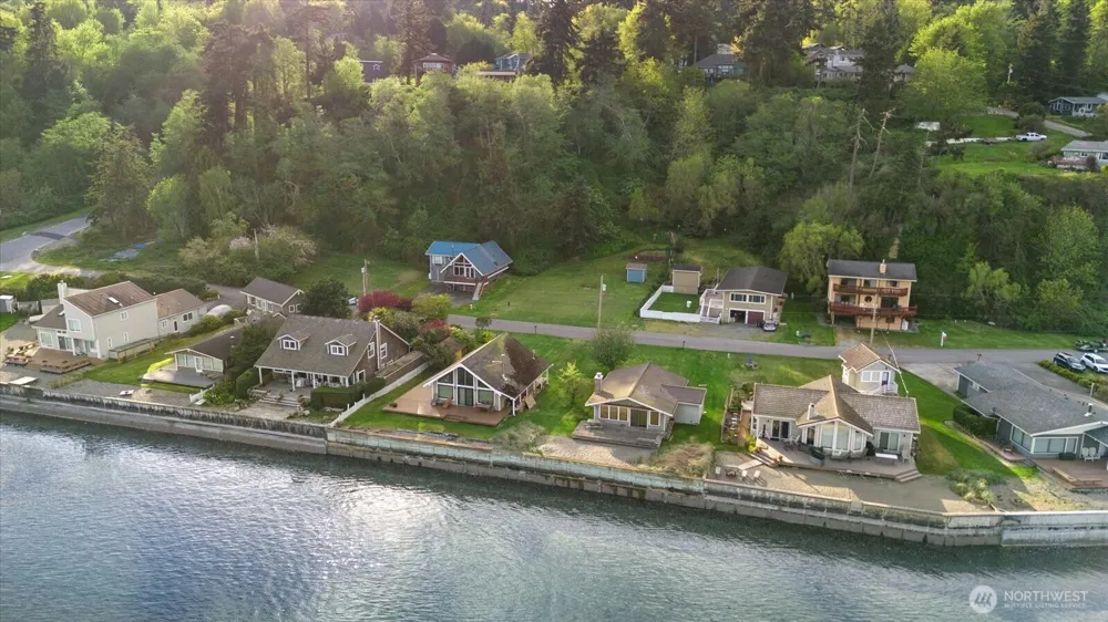 3697 Driftwood Drive Clinton, WA 98236