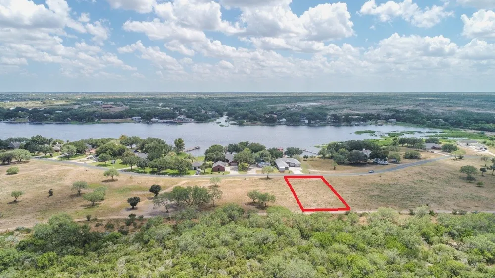 16 Lakeshore Drive Sandia, TX 78383