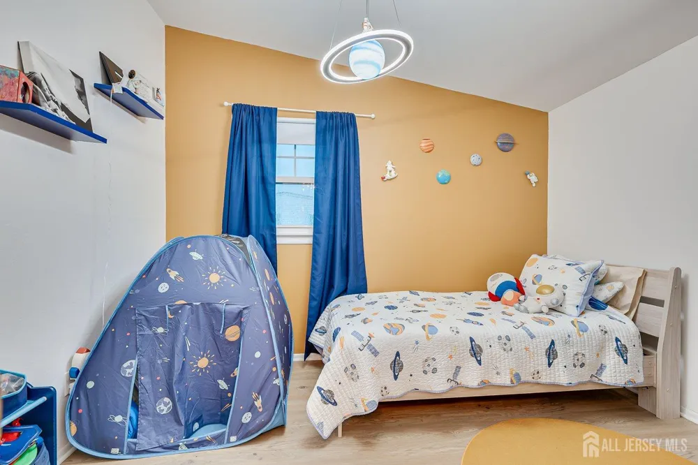 4 Bucknell Drive Hazlet, NJ 07730