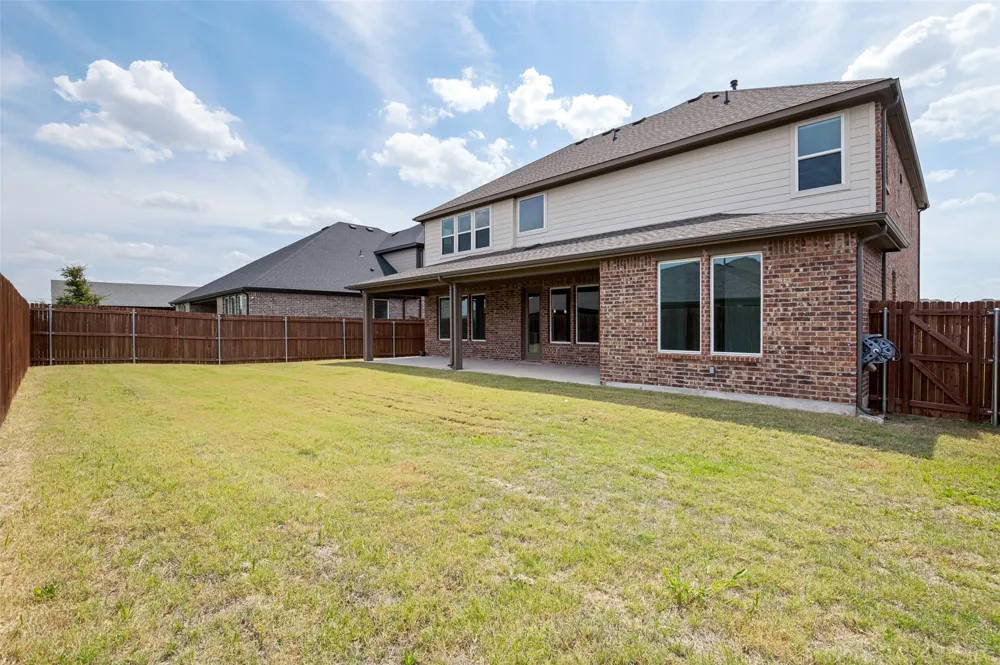 915 Crossvine Drive Mansfield, TX 76063