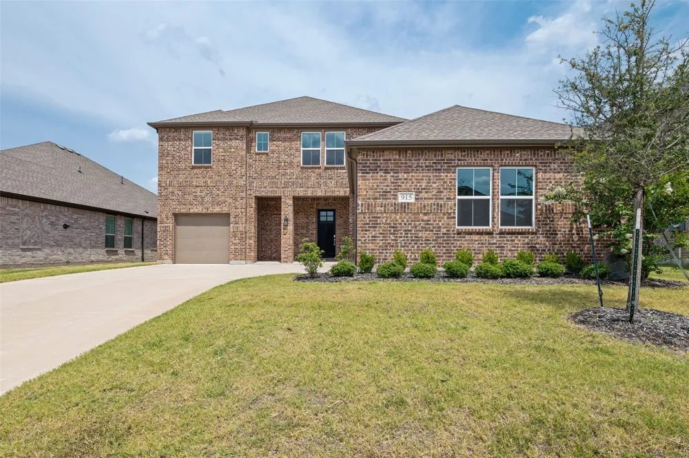915 Crossvine Drive Mansfield, TX 76063