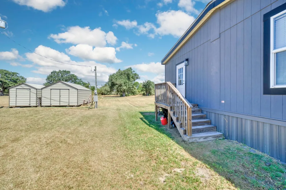 8938 Old Highway Road Calvert, TX 77837