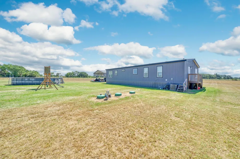 8938 Old Highway Road Calvert, TX 77837
