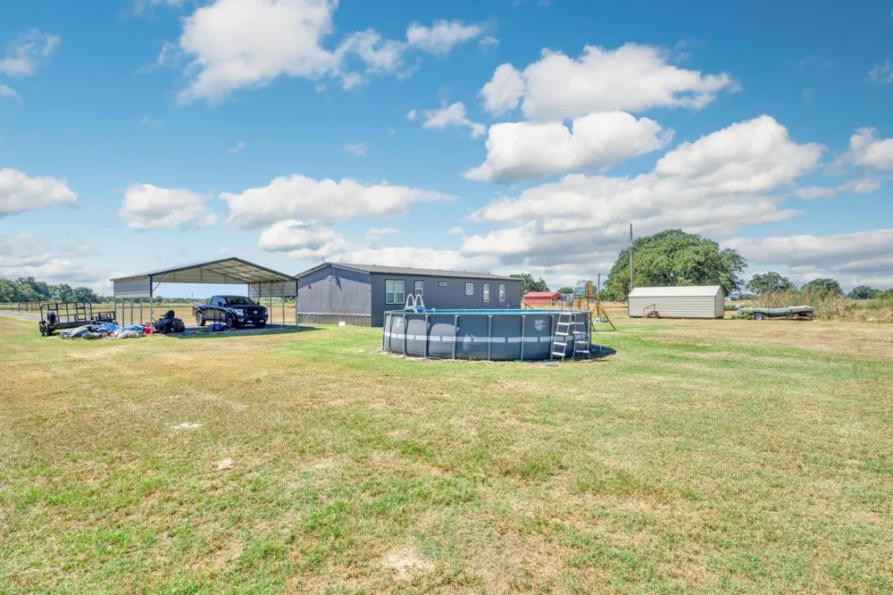 8938 Old Highway Road Calvert, TX 77837