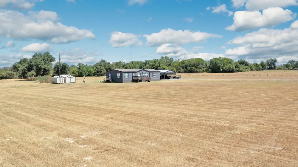 8938 Old Highway Road Calvert, TX 77837