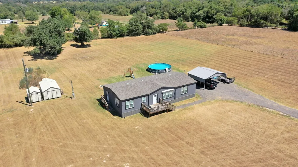 8938 Old Highway Road Calvert, TX 77837