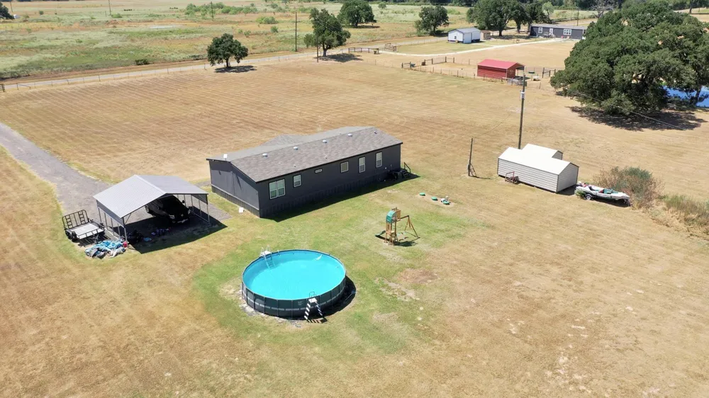 8938 Old Highway Road Calvert, TX 77837