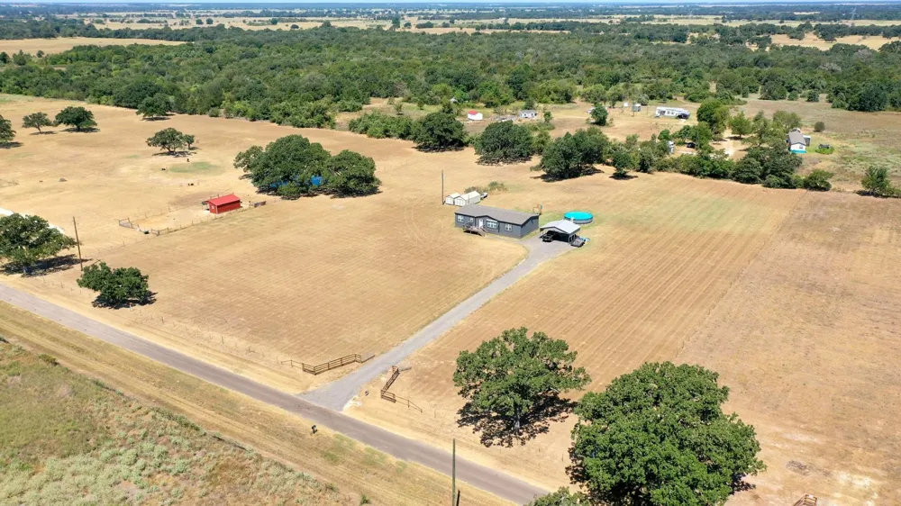 8938 Old Highway Road Calvert, TX 77837