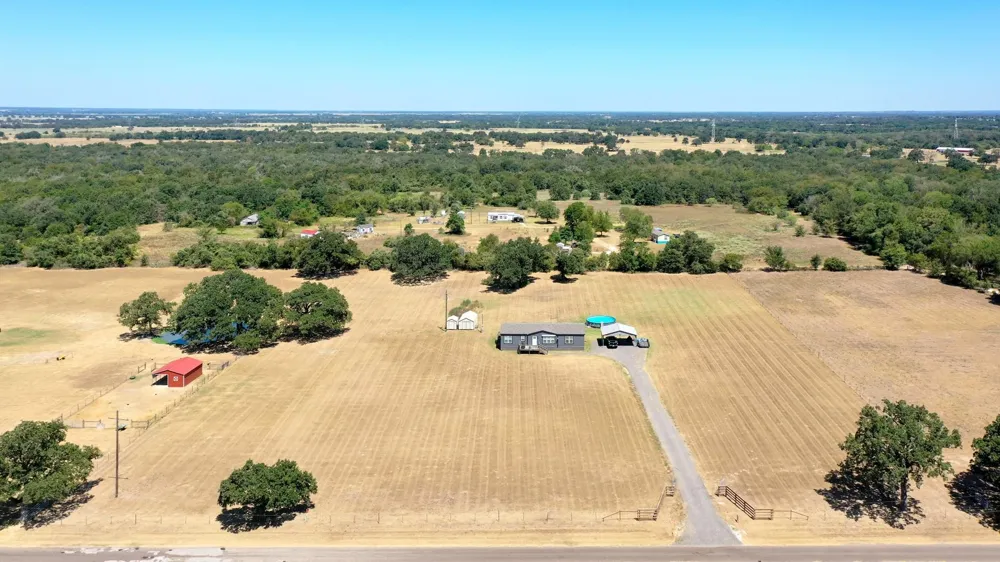 8938 Old Highway Road Calvert, TX 77837