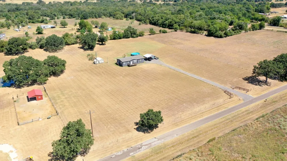 8938 Old Highway Road Calvert, TX 77837
