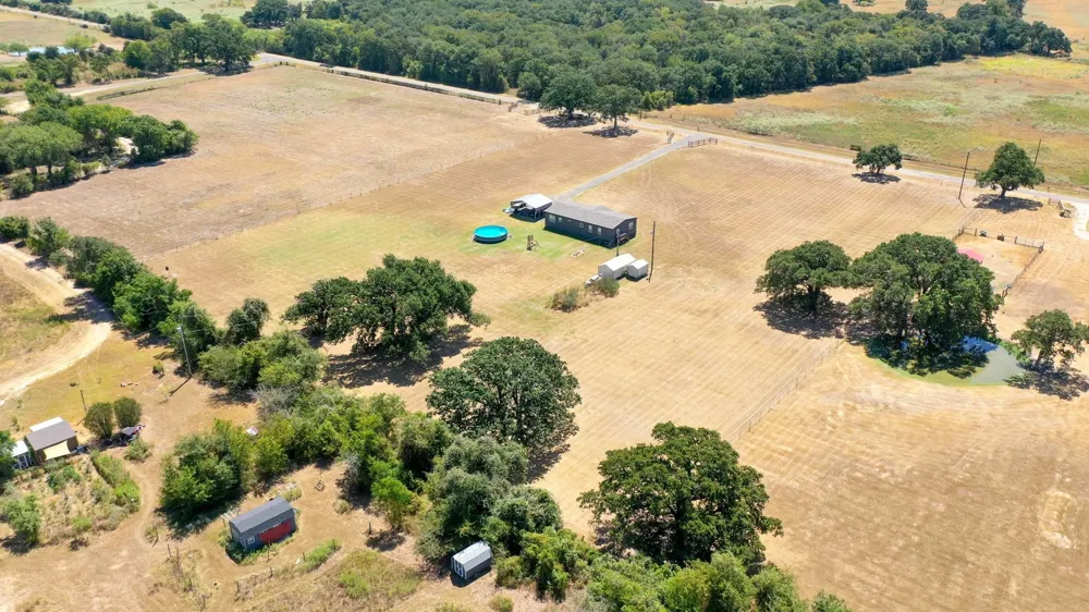 8938 Old Highway Road Calvert, TX 77837