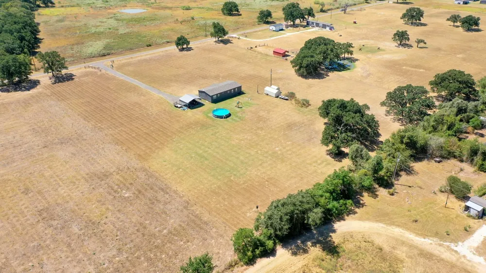 8938 Old Highway Road Calvert, TX 77837