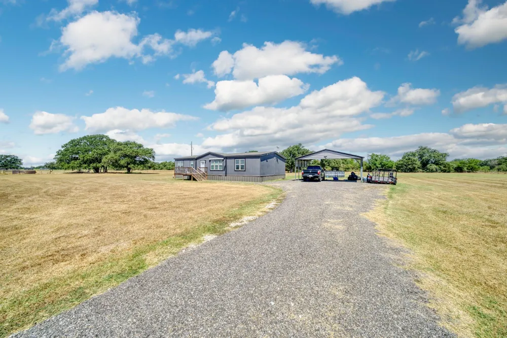 8938 Old Highway Road Calvert, TX 77837