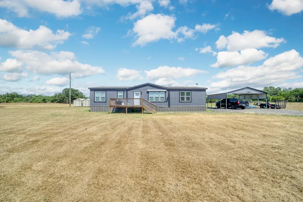 8938 Old Highway Road Calvert, TX 77837