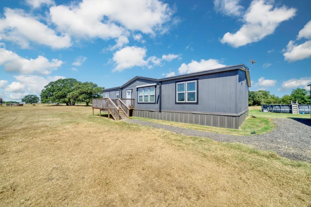8938 Old Highway Road Calvert, TX 77837