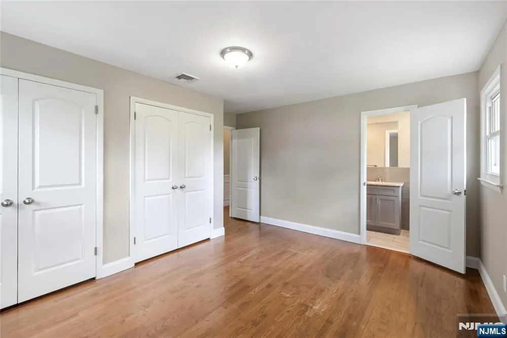 377 Chelsea Street Paramus, NJ 07652
