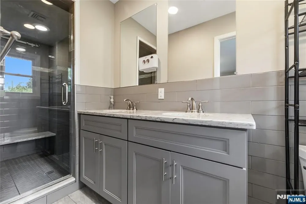 377 Chelsea Street Paramus, NJ 07652