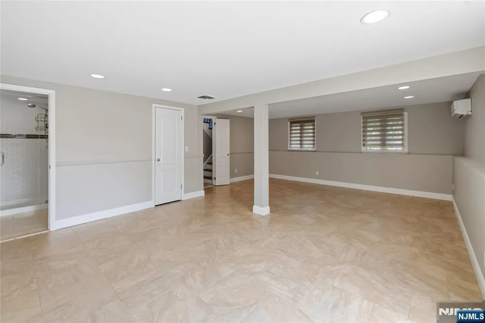 377 Chelsea Street Paramus, NJ 07652