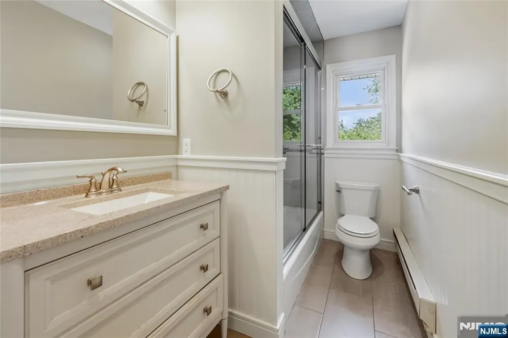 377 Chelsea Street Paramus, NJ 07652
