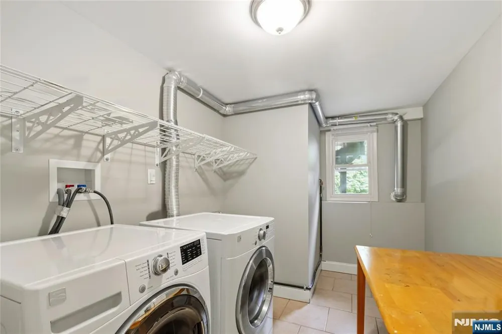 377 Chelsea Street Paramus, NJ 07652