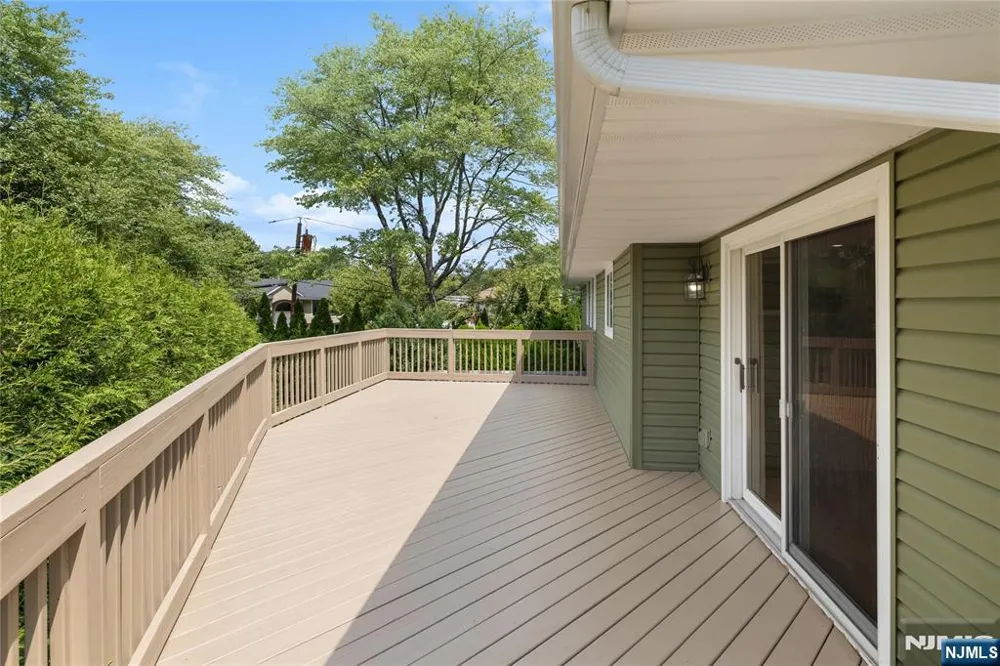 377 Chelsea Street Paramus, NJ 07652