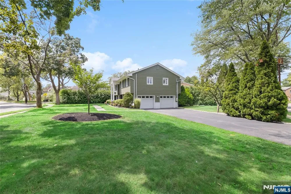 377 Chelsea Street Paramus, NJ 07652