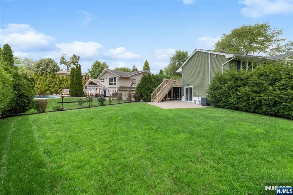 377 Chelsea Street Paramus, NJ 07652