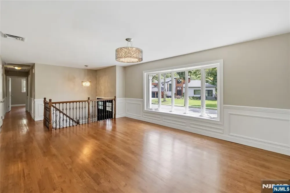 377 Chelsea Street Paramus, NJ 07652