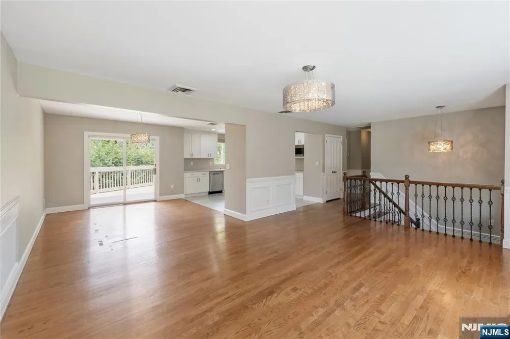 377 Chelsea Street Paramus, NJ 07652