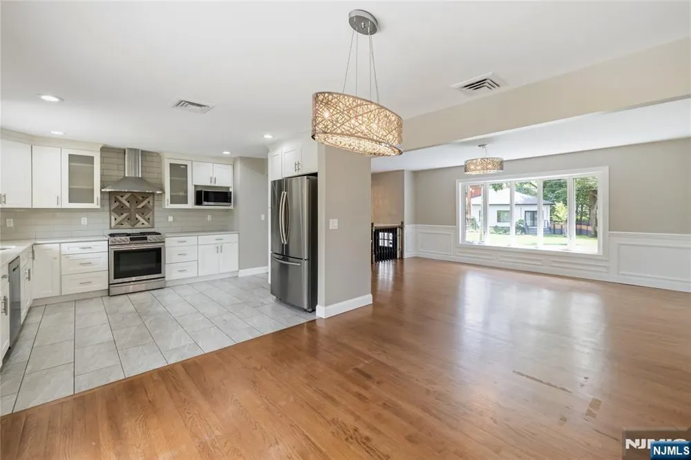 377 Chelsea Street Paramus, NJ 07652